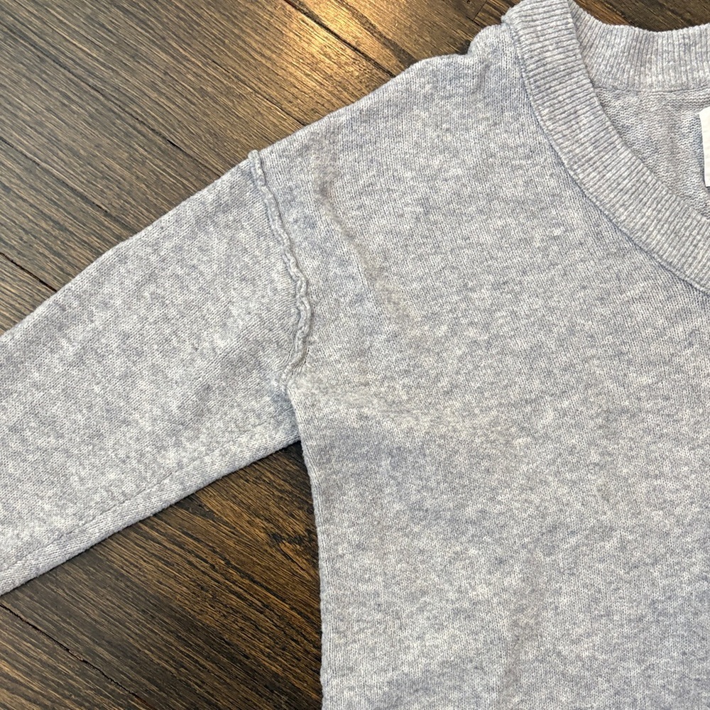 Aerie Light Gray V-Neck Knit Sweater (size XS) - Picture 6 of 12